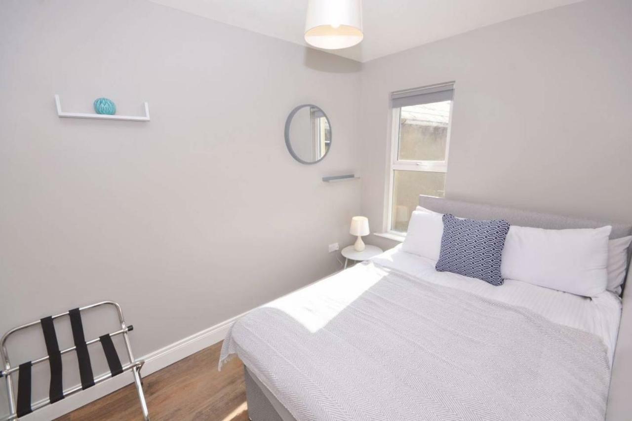 Queens Quarter Townhouse 2 เบลฟาสต์ ภายนอก รูปภาพ