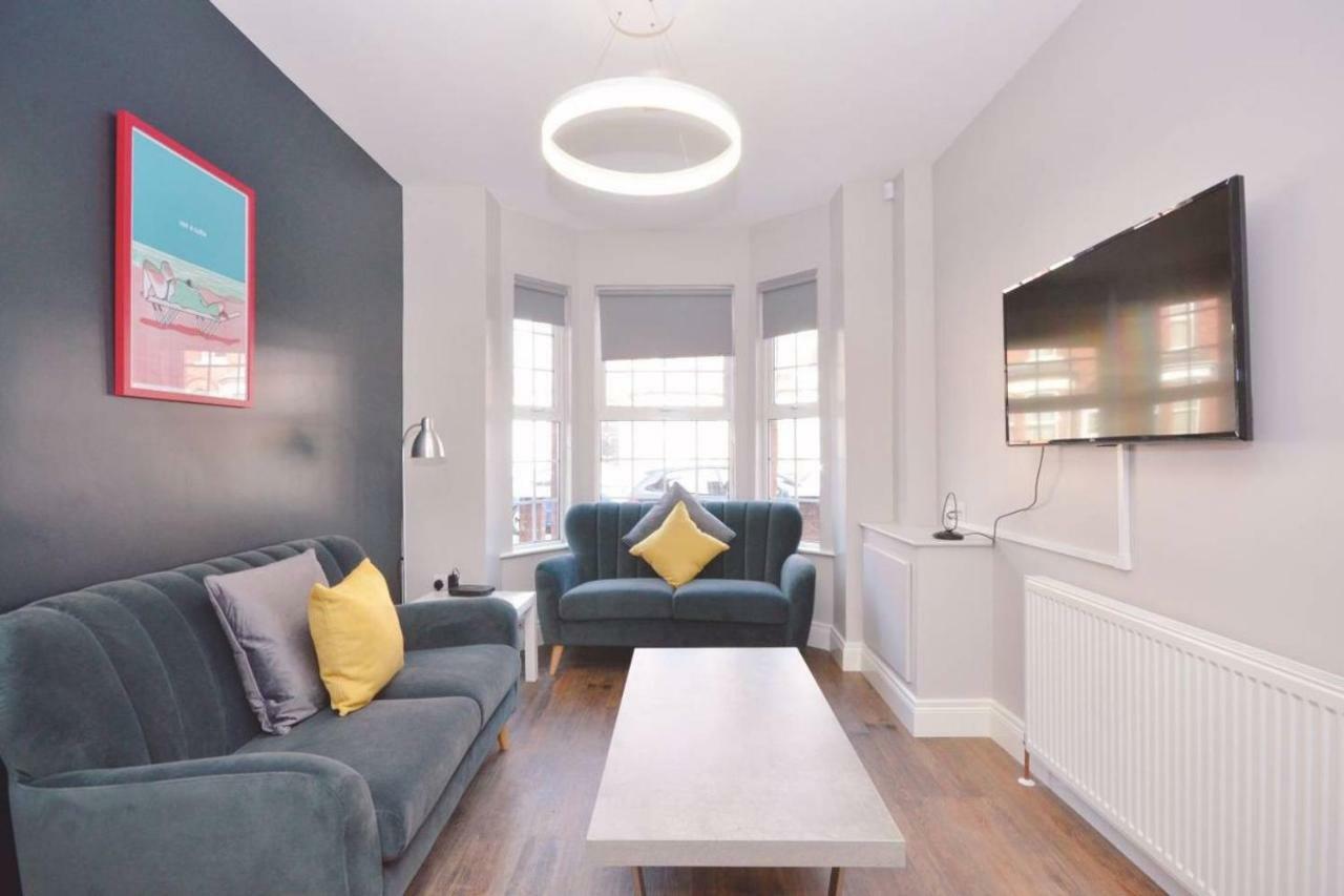 Queens Quarter Townhouse 2 เบลฟาสต์ ภายนอก รูปภาพ