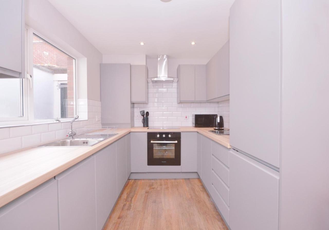 Queens Quarter Townhouse 2 เบลฟาสต์ ภายนอก รูปภาพ