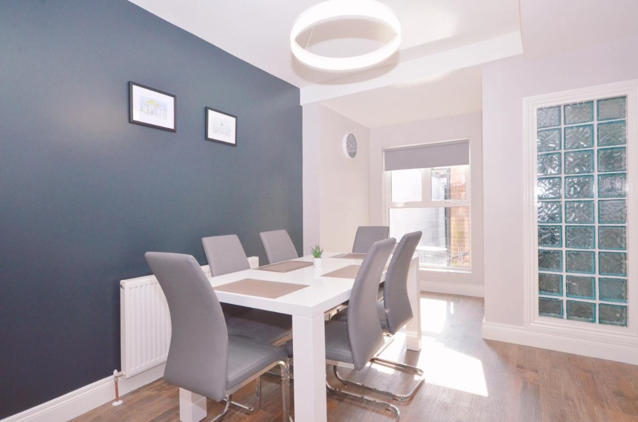 Queens Quarter Townhouse 2 เบลฟาสต์ ภายนอก รูปภาพ
